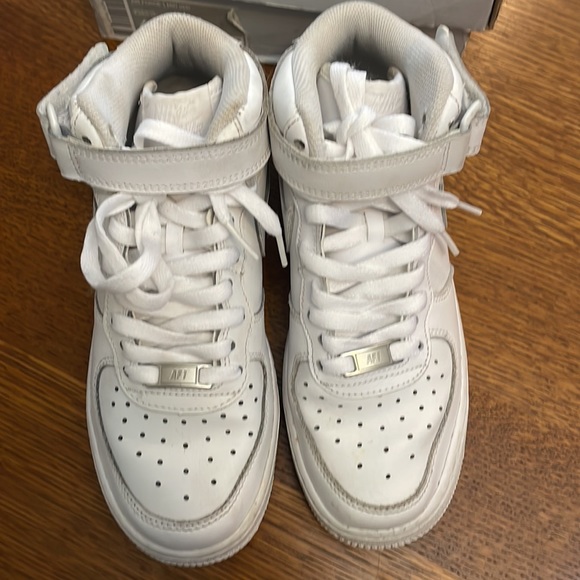 Boys Nike Air Force 1 size 4. Excellent Condition - Picture 2 of 8